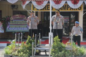 Mantan Kapolres Sampang, AKBP Budi Wardiman Dilepas Penuh Haru