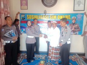 Satlantas Polres Sampang Sosialisasi SIM Online ke Pondok Pesantren