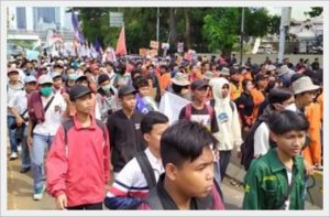 Mahasiswa , Pelajar dan Buruh Aksi Demo ke Gedung DPR/MPR