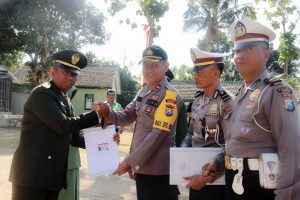 HUT TNI, Polres Sampang Beri Kado Perpanjangan SIM Gratis Bagi Anggota Kodim 0828