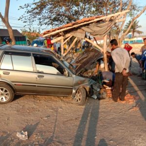 Tabrakan Beruntun Disebabkan Sopir Mengantuk Terjadi Jalan Raya Desa Tambaan, Camplong