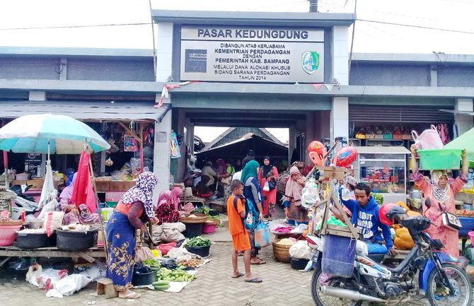 Penataan Pedagang Pasar Sentol Kedungdung Semrawut