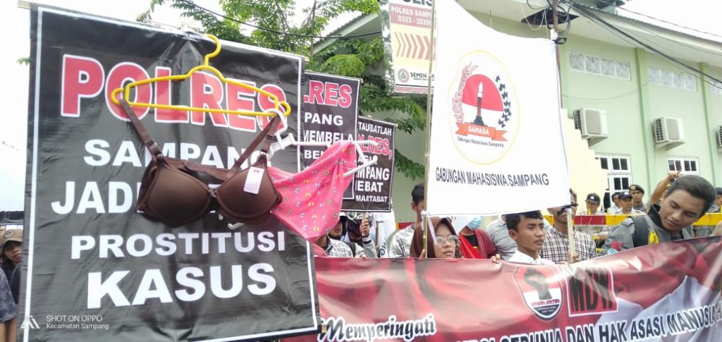 Kapolres Sampang Menilai Demo Membawa Pakai Dalam Wanita Tak Pantas