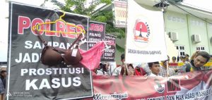 Kapolres Sampang Menilai Demo Membawa Pakai Dalam Wanita Tak Pantas