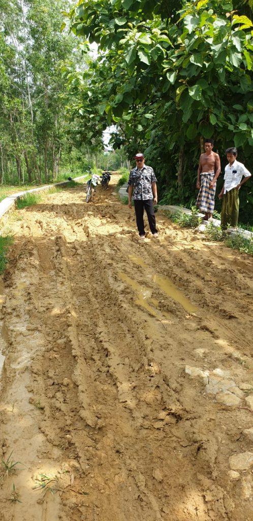 Jalan Poros Kabupaten Di Kedungdung Bagaikan Kumbangan Lumpur, Bertahun-tahun Tak Tersentuh Pembangunan