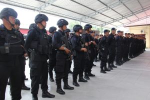 Ratusan Brimob Polda Jatim Amankan Pelantikan Kades Terpilih Di Sampang