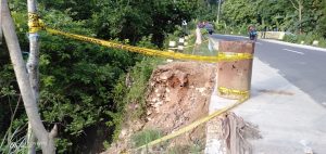 BPBD Jatim Tak Kunjung Perbaiki, Kerusakan Tebing Jalan Di Robatal Bertambah Parah