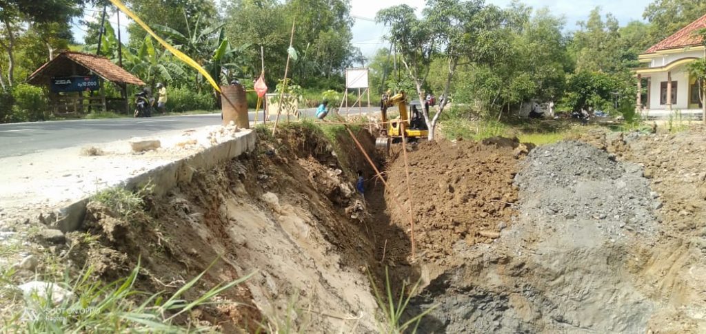 Pemprov Jatim Anggarkan Perbaikan Tebing Jalan Di Robatal Sebesar Rp 197 Juta