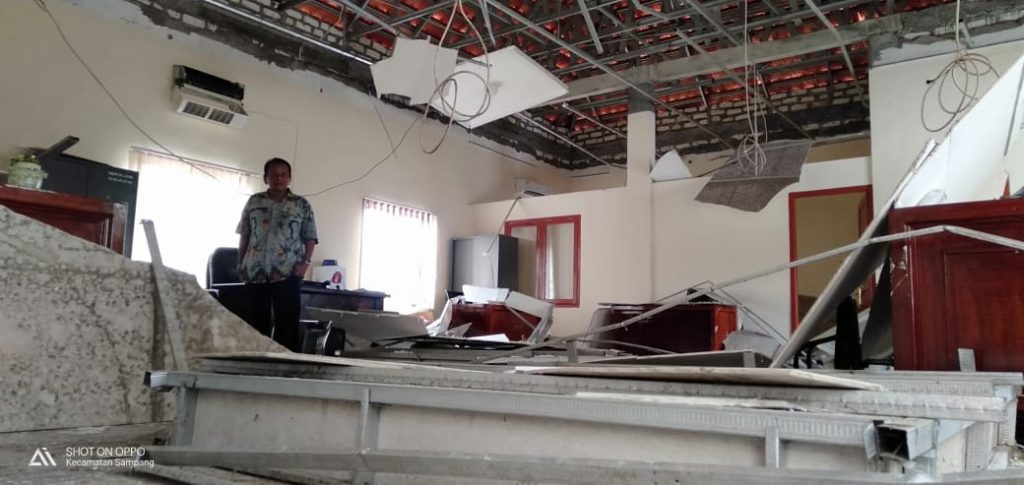 Bupati Slamet Junaidi Instruksikan Atap Kantor DKP Sampang Segera Diperbaiki