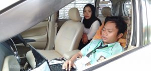 Kondisi Sakit, Rasul Siswa SMKN 2 Sampang Terpaksa Kerjakan Soal UNBK Di Dalam Mobil