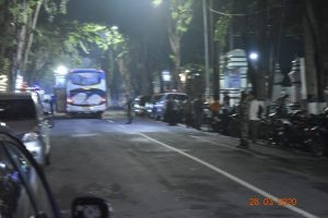 Dishub Sampang Halau Bus Antar Kota ke Posko Satgas Covid – 19