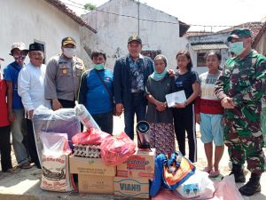 Bupati Sampang Kunjungi Rumah Warga Yang Rata Dengan Tanah Diterjang Angin Puting beliung
