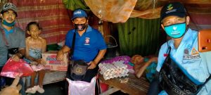Dinsos Sampang Bantu Lansia Terlantar Di Desa Rabasan