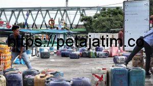 Pelabuhan Tanglok Dilengkapi Rambu Suar Apung Bantuan dari Dishub Jatim