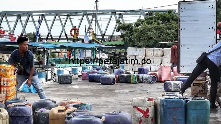 Pelabuhan Tanglok Dilengkapi Rambu Suar Apung Bantuan dari Dishub Jatim