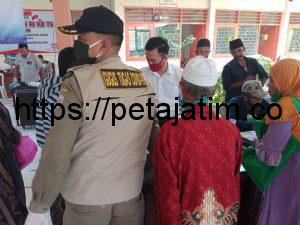 Penyaluran BLT DD Tahap 3 di Kecamatan Arosbaya Bangkalan Tak Patuhi Protokol Kesehatan Covid-19