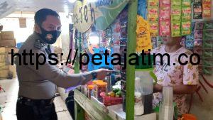 Upaya Tangkal Penyebaran Covid 19 Sat Binmas Polres Sampang Blusukan di Pasar Srimangunan