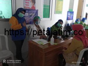 Vaksinator Puskesmas Banyuanyar Bantu Vaksin Nakes RSUD dr Moh Zyn Sampang