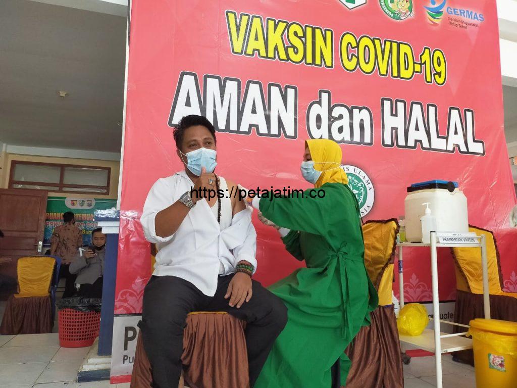 Ketua DPC Projo Sampang Herman Hidayat Ajak Masyarakat tak Takut Divaksin