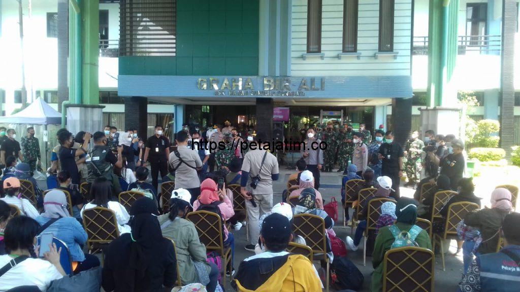 Penjemputan Gelombang ke 2 Oleh Pemkab Sampang 41 PMI