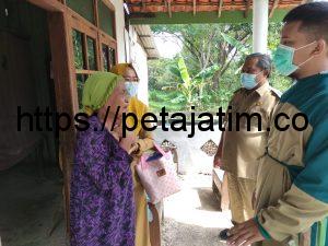 Camat Omben Kunjungi Rumah Nenek Majumi Penderita Kanker Payudara