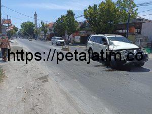 Mobil Jeep Hantam Dump Truk di Jalan Diponegoro Sampang