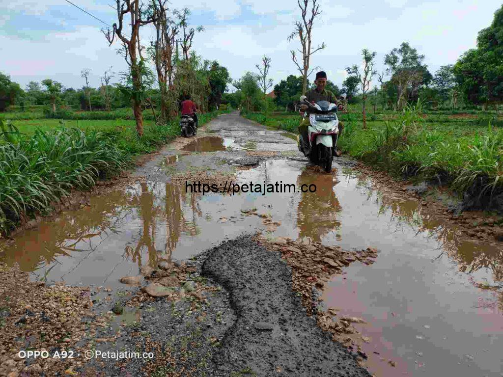 Jalan Penghubung Antar Dua Desa di Sampang Rusak Parah