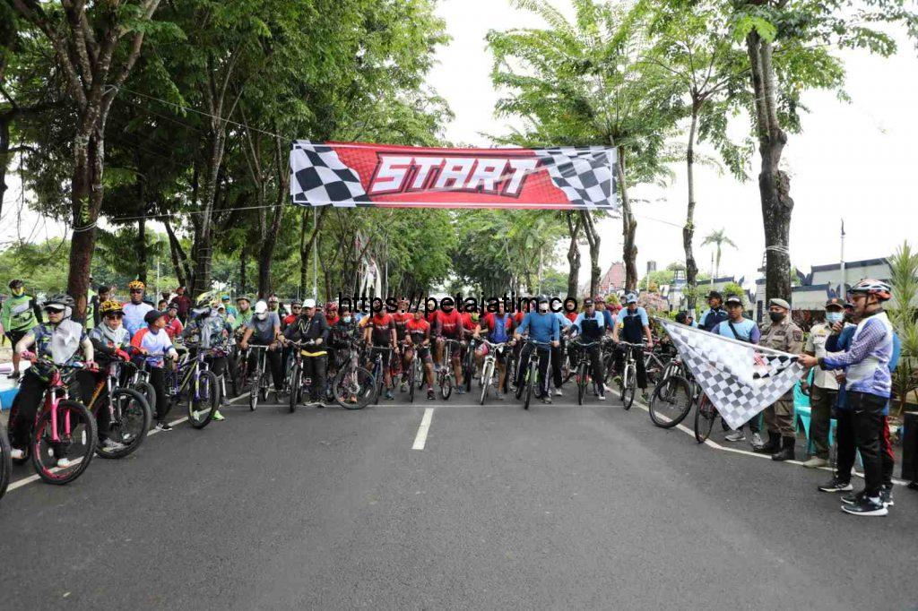 Wabup Abdullah Hidayat Lepas Peserta Fun Bike Harjad Sampang Ke-398
