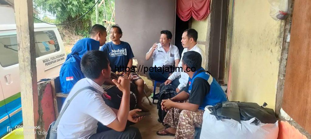 Dinsos PPPA Sampang Terharu Saat Mengunjungi Kediaman Humas PPDI Sampang