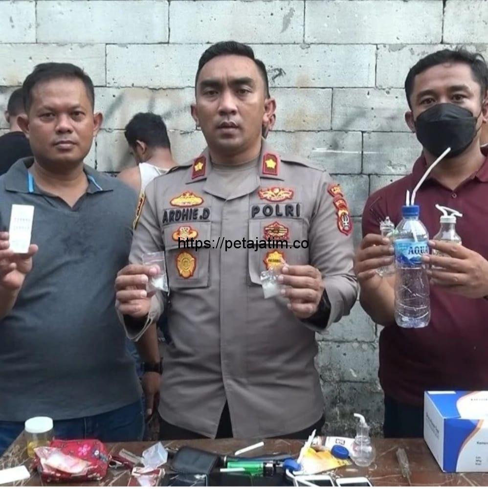 Kampung Ambon Cengkareng Kembali Digrebek, Polisi Tangkap Dua Pengedar dan Sita Beberapa Paket Sabu Siap Edar