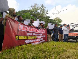 Warga Sampang Demo Kantor BP2JK Jatim, Tuntut Hasil Lelang Proyek Pengamanan Pantai Dibatalkan