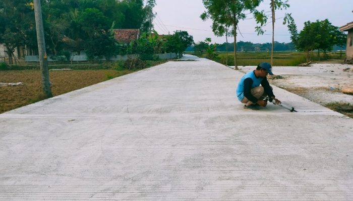 Pelaksana Proyek Jalan Panggung-Pangilen Sampang Kangkangi Petunjuk Dinas