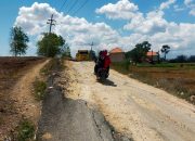 Anggaran Perbaikan Jalan Rusak di Sampang Turun Drastis
