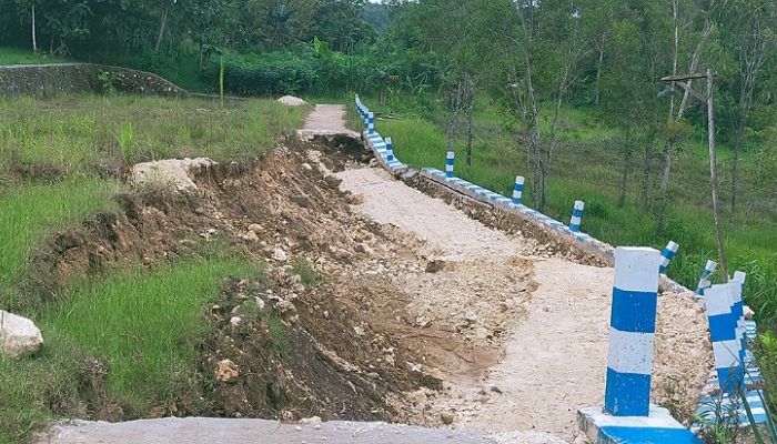 Proyek Pokmas Bernilai Ratusan Juta di Desa Pandiyangan Sampang Hancur Berantakan