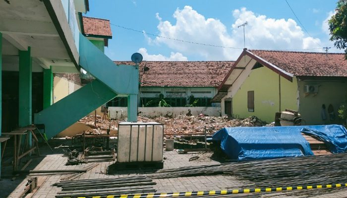 Proyek Gedung PLHUT Kemenag Sampang tanpa Papan Informasi