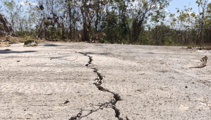 Warga Keluhkan Kualitas Proyek Rabat Beton di Robatal